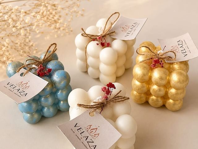 Velas burbuja de cubos Velaza en azul, blanco y dorado con flores secas